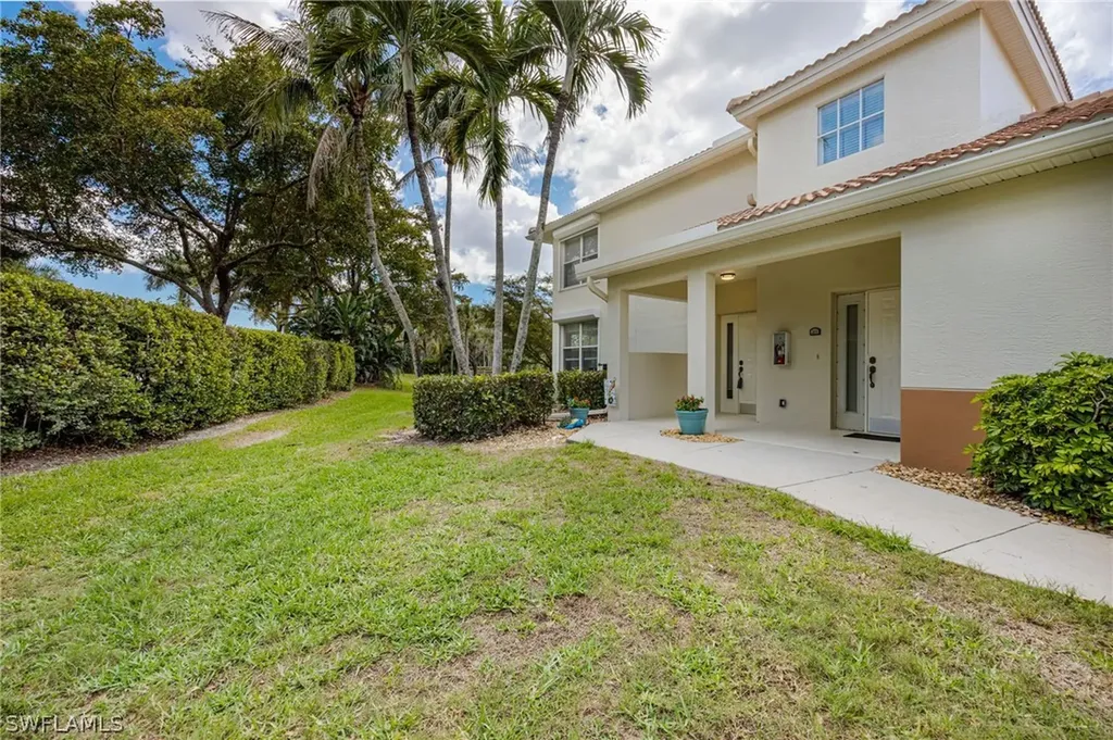 348 Dover Place Naples FL 34104