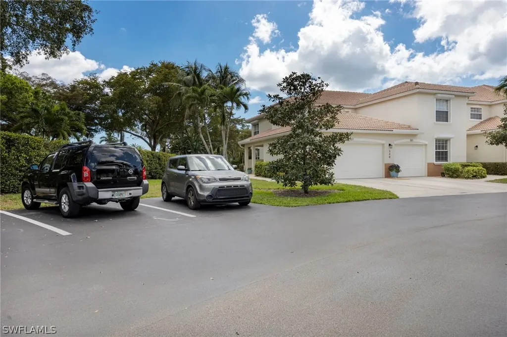 348 Dover Place Naples FL 34104