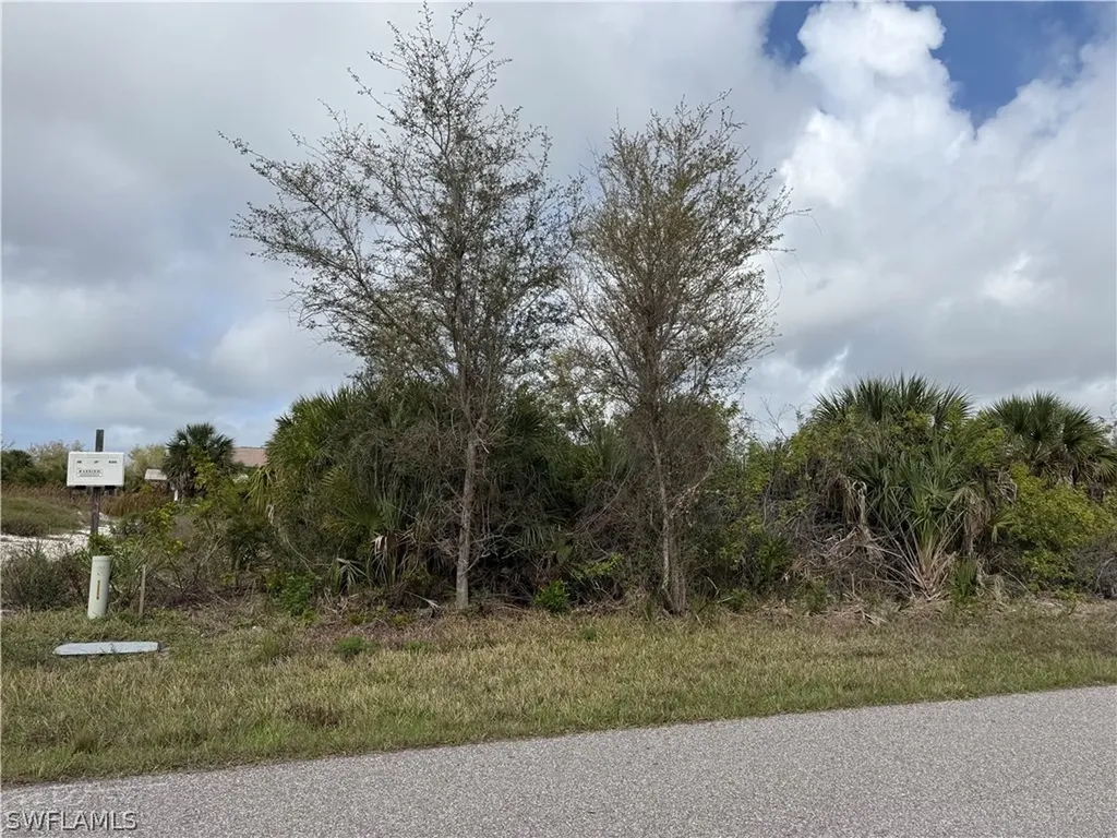9644 / 9652 Arnaz Circle Port Charlotte FL 33981