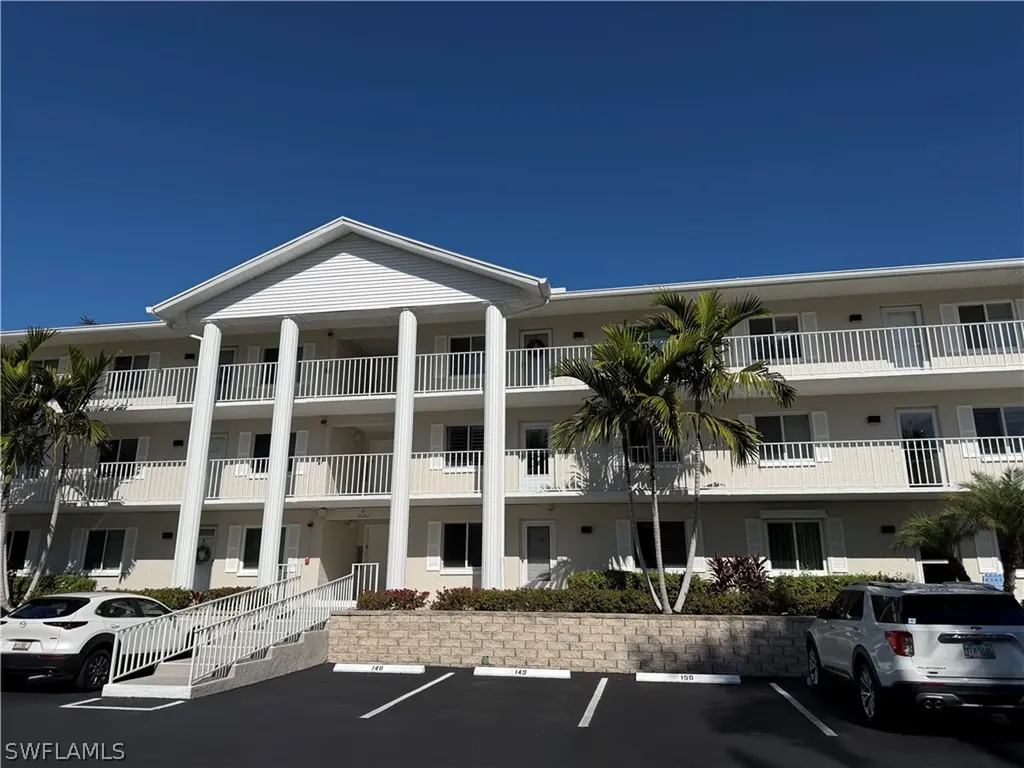 Naples FL, 3032 Sandpiper Bay Circle, Unit G205