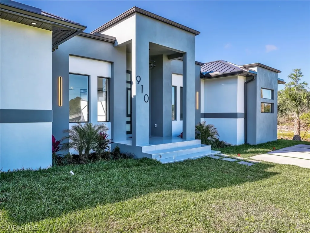 910 Golden Gate Boulevard E Naples FL 34120