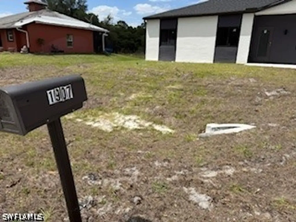 1907 E 15th Street Lehigh Acres FL 33972