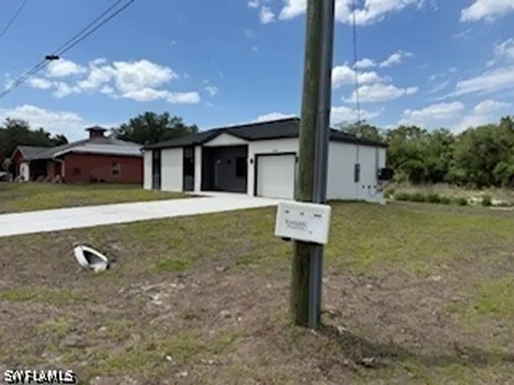 1907 E 15th Street Lehigh Acres FL 33972