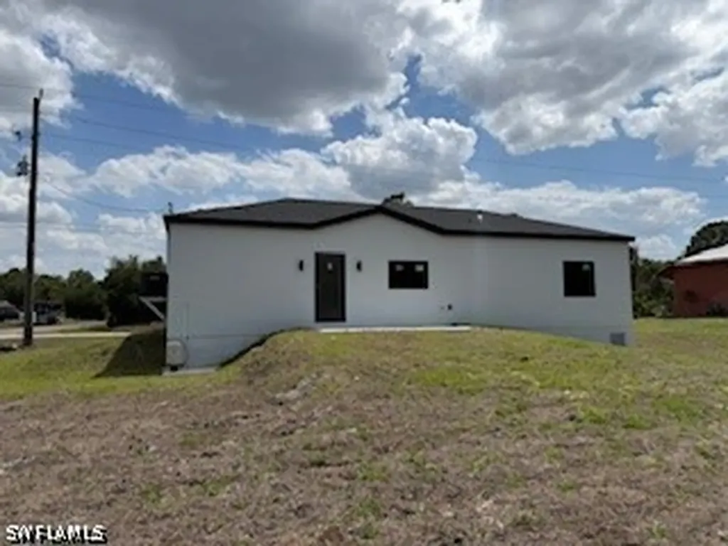 1907 E 15th Street Lehigh Acres FL 33972