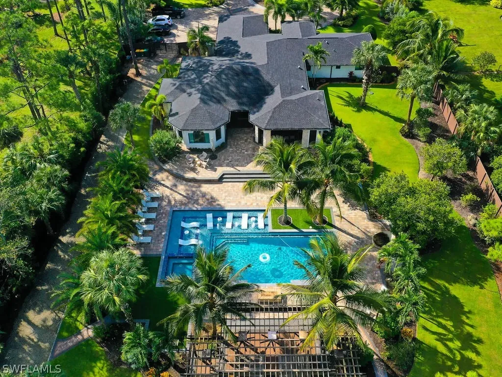 Naples FL, 4501 3RD Avenue SW