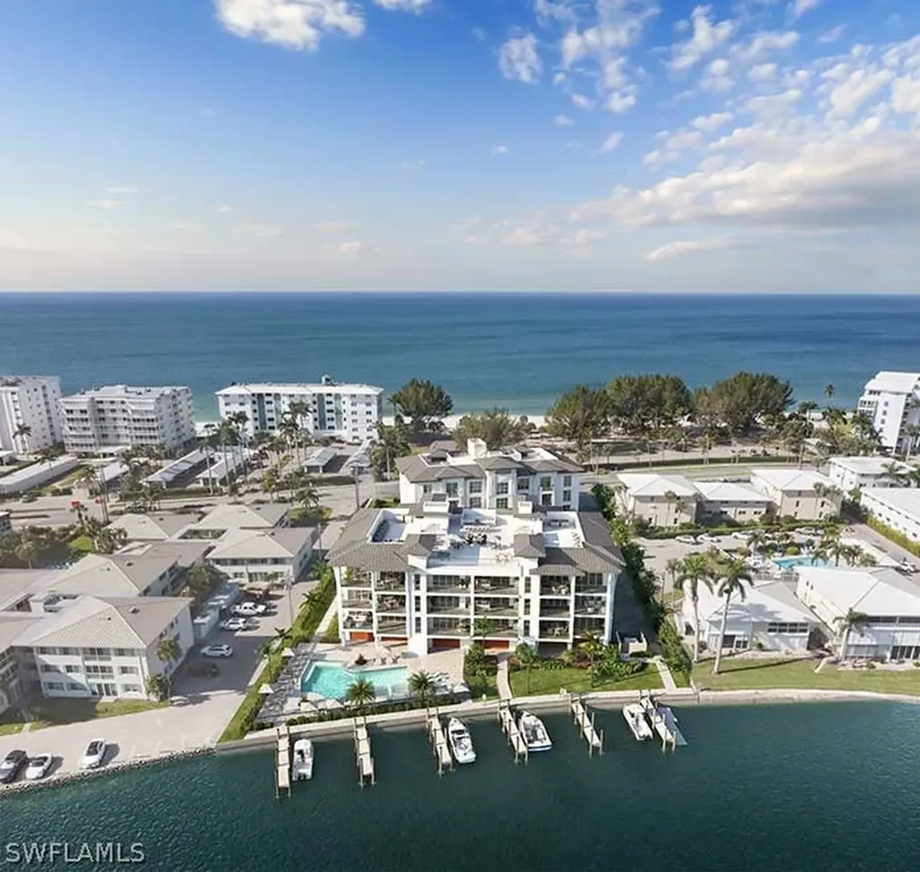 2020 Gulf Shore Boulevard N Naples FL 34102
