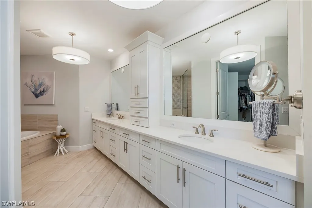 16351 Viansa Way Naples FL 34110