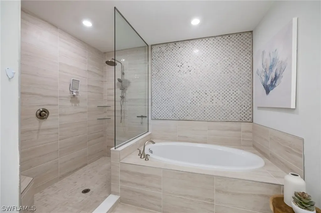 16351 Viansa Way Naples FL 34110