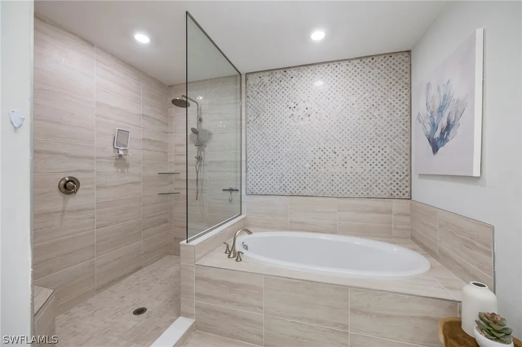 16351 Viansa Way Naples FL 34110