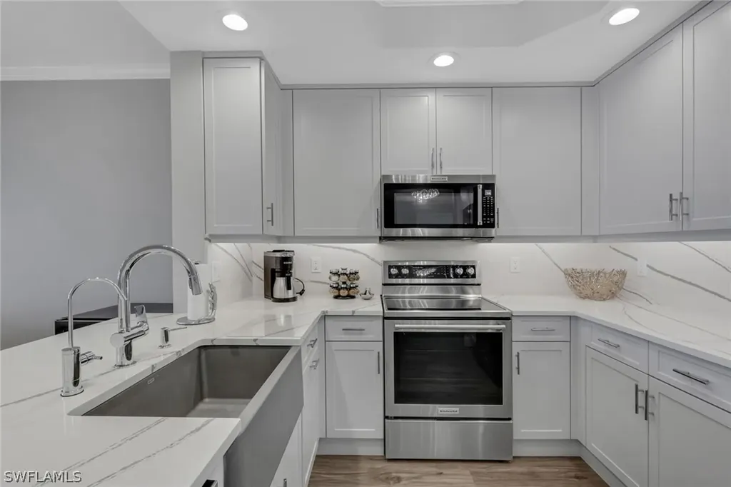 420 Cove Tower Drive Naples FL 34110