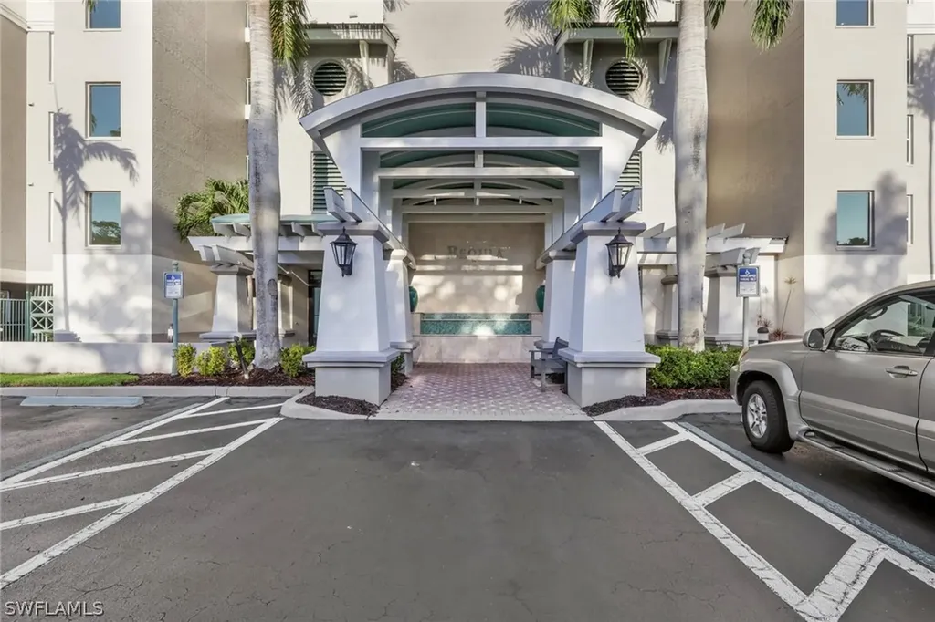 420 Cove Tower Drive Naples FL 34110