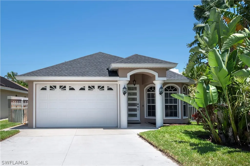 823 96th Avenue N Naples FL 34108