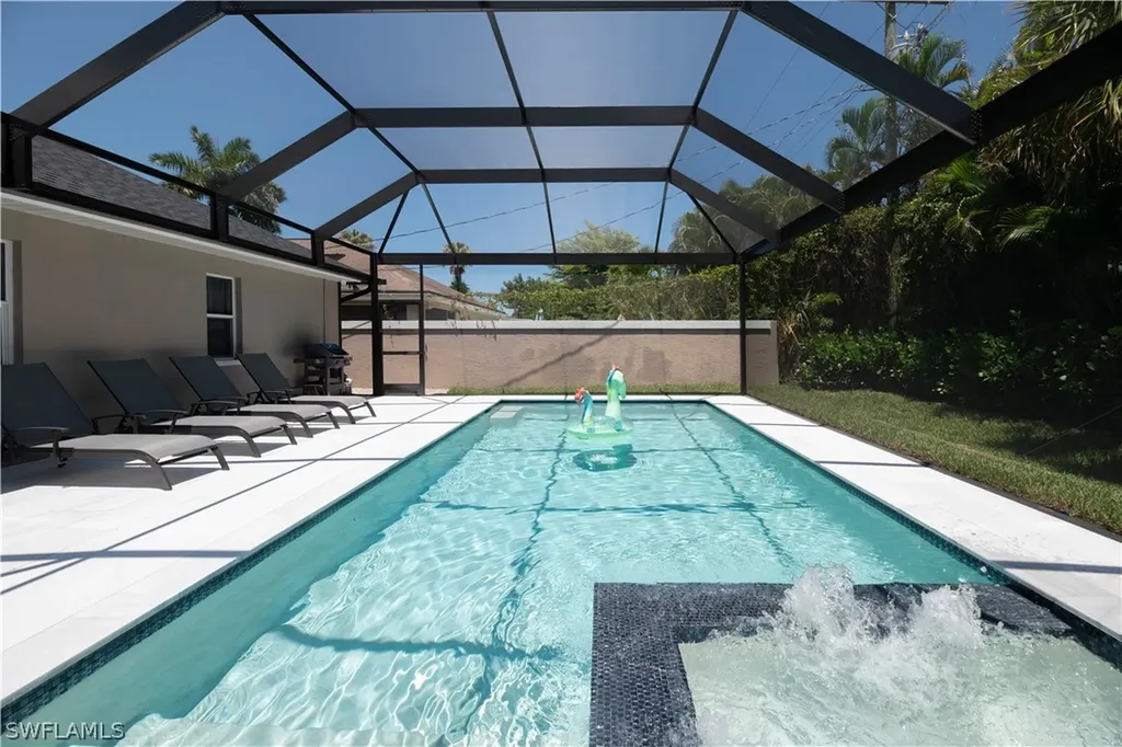 823 96th Avenue N Naples FL 34108