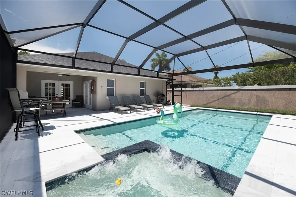 823 96th Avenue N Naples FL 34108
