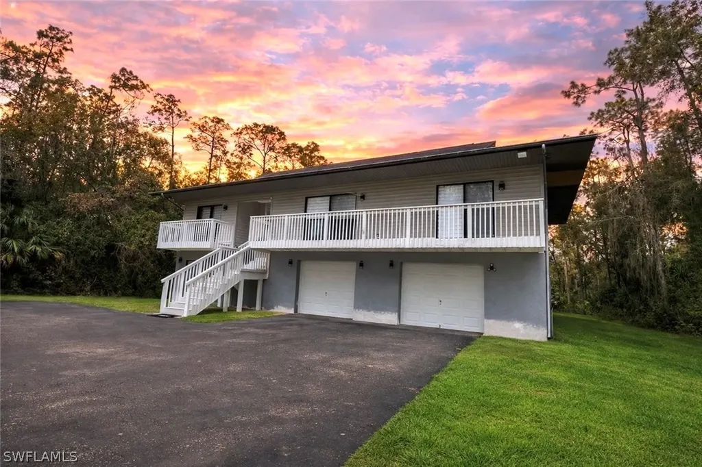 Naples FL, 3767 Golden Gate Boulevard E