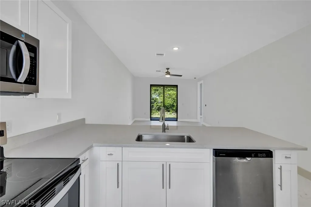 430/432 Bell Boulevard S Lehigh Acres FL 33974