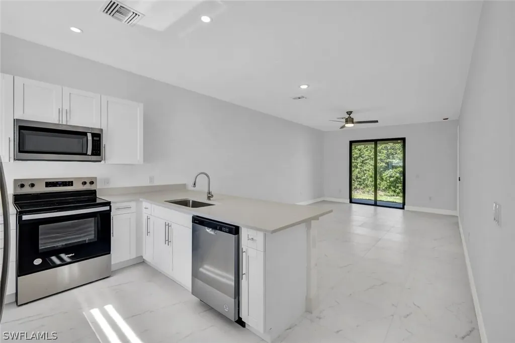 430/432 Bell Boulevard S Lehigh Acres FL 33974