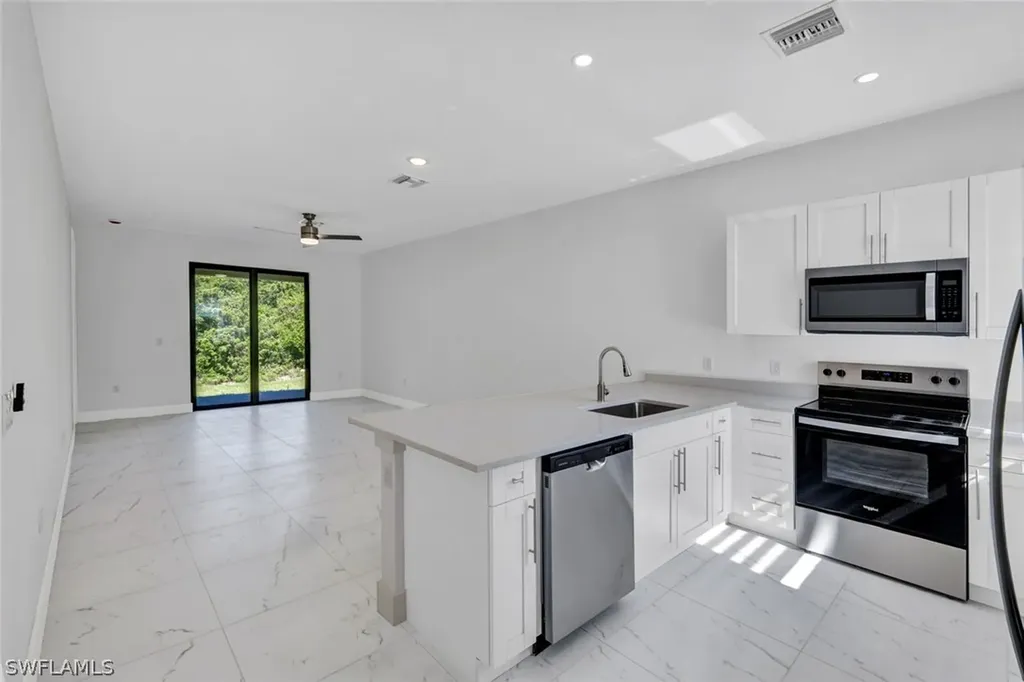 430/432 Bell Boulevard S Lehigh Acres FL 33974