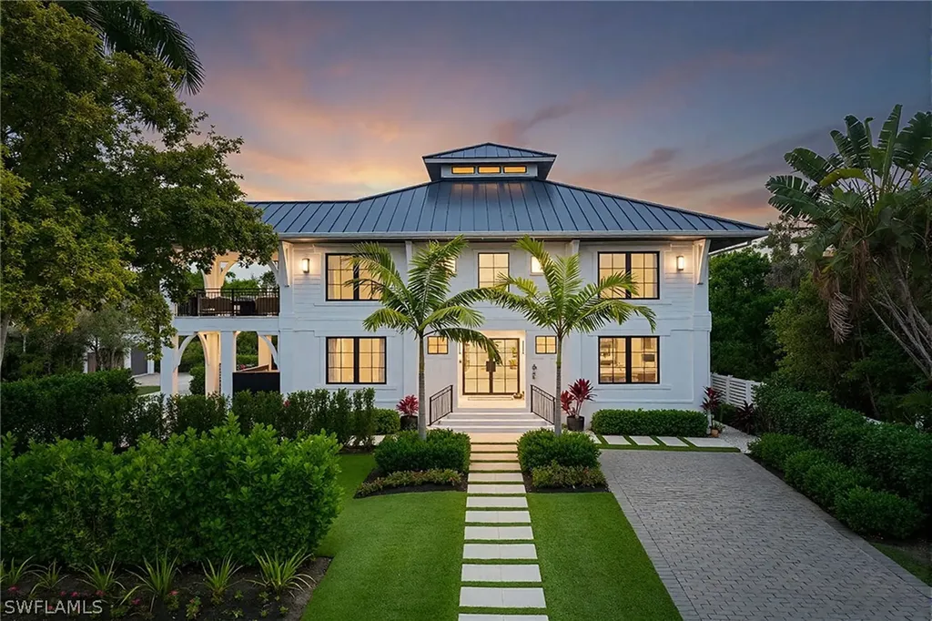 Naples FL, 1355 4TH Street S