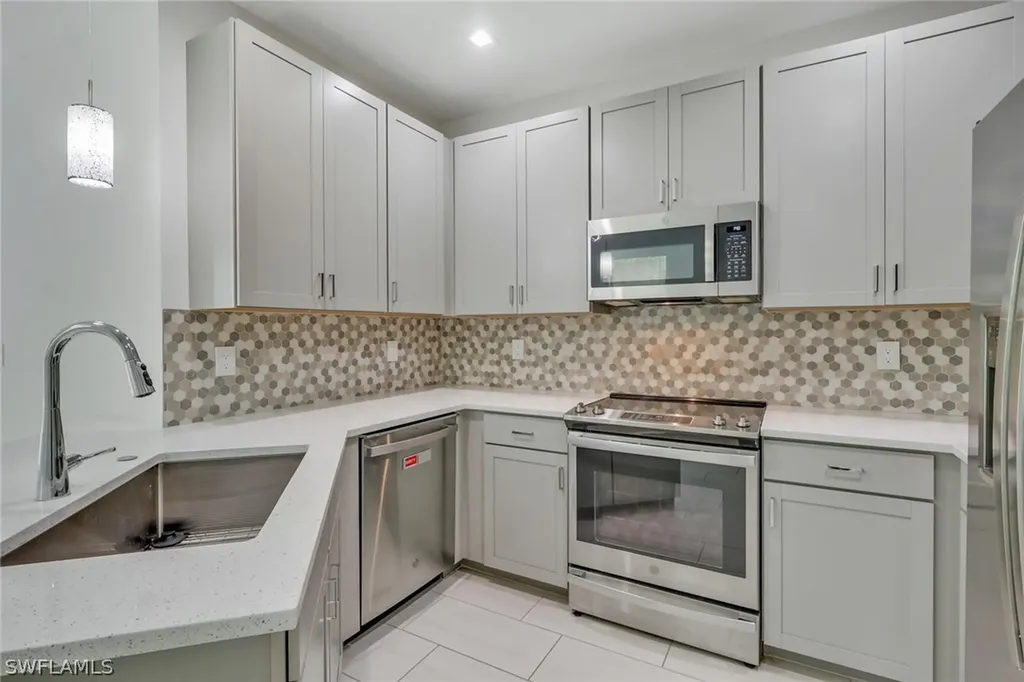 7501 Carnegie Way Naples FL 34119