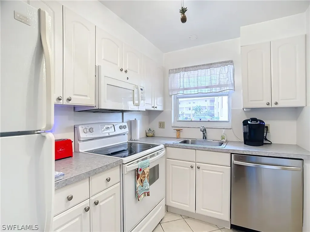 180 Turtle Lake Court Naples FL 34105