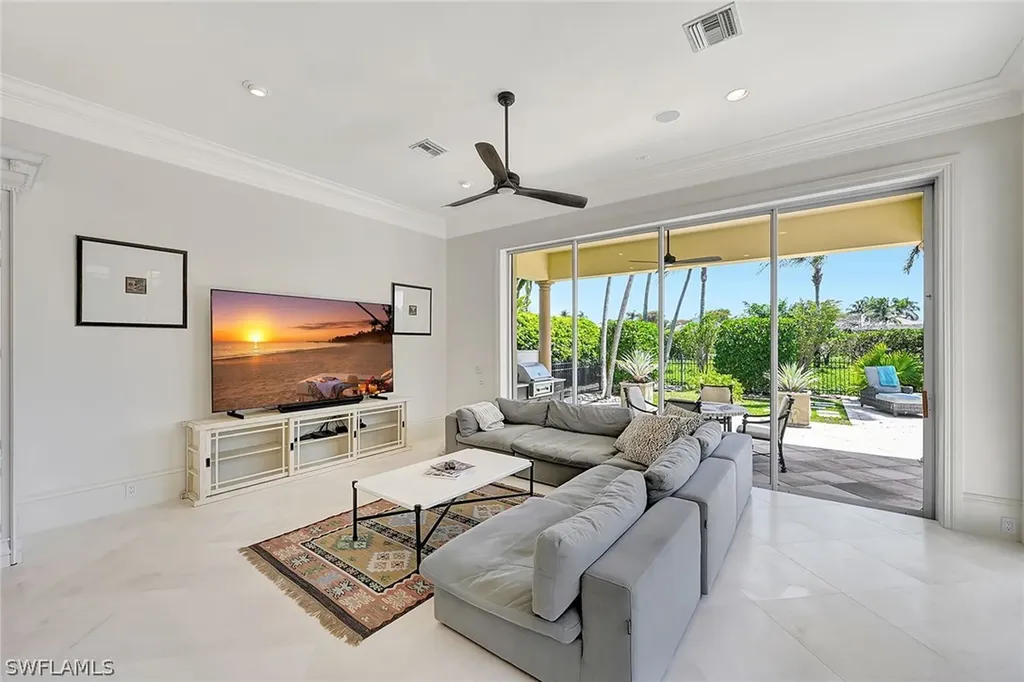 2052 Isla Vista Lane Naples FL 34105