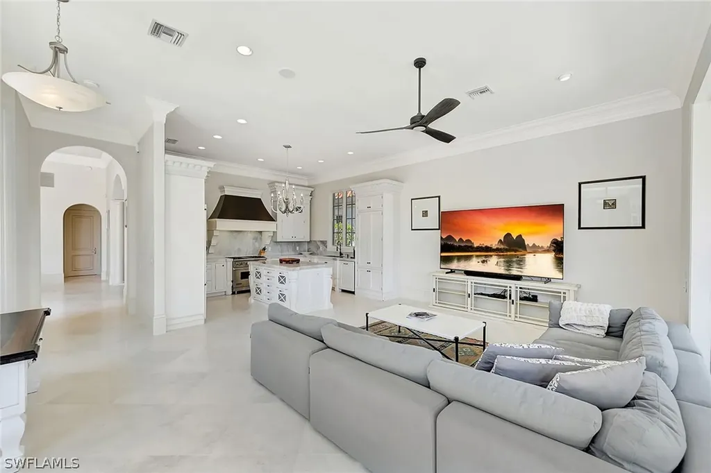 2052 Isla Vista Lane Naples FL 34105