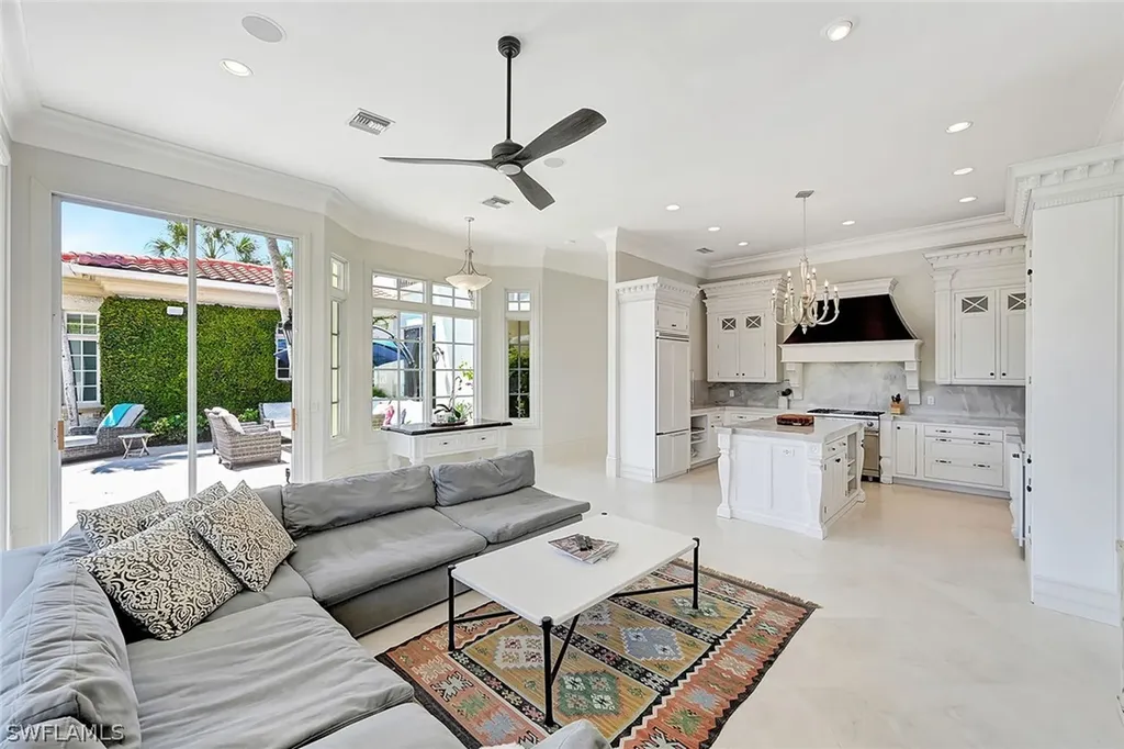 2052 Isla Vista Lane Naples FL 34105