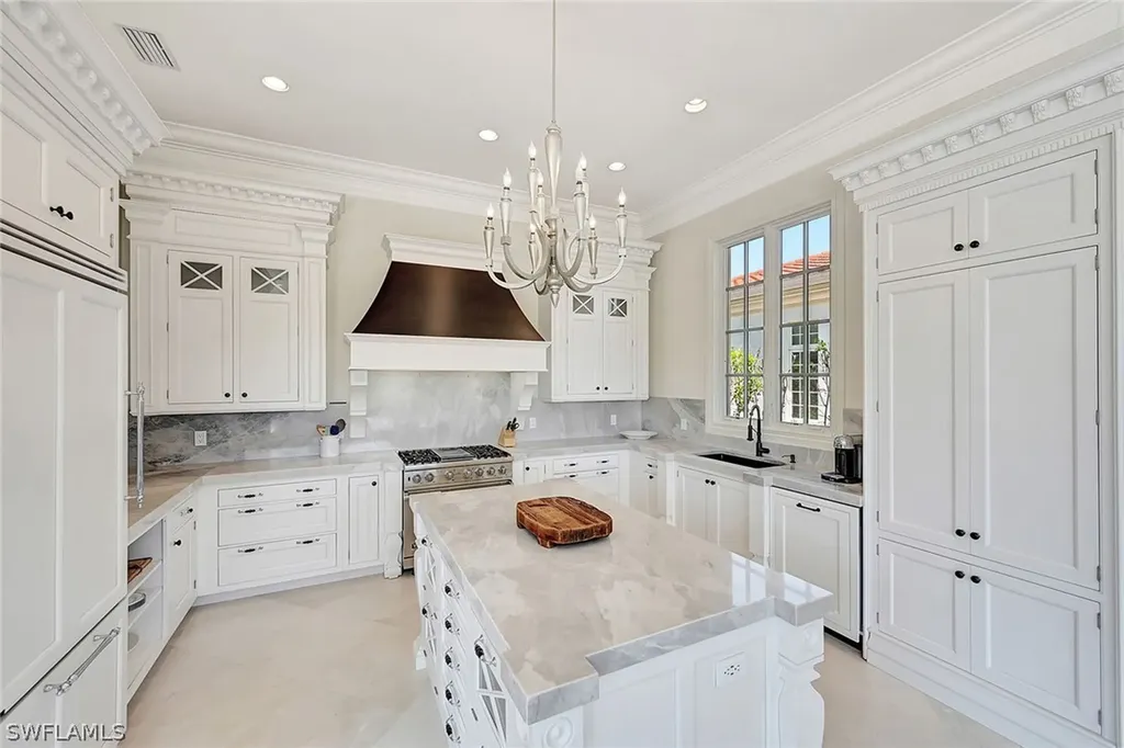 2052 Isla Vista Lane Naples FL 34105