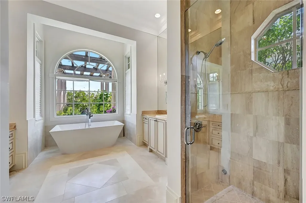 2052 Isla Vista Lane Naples FL 34105