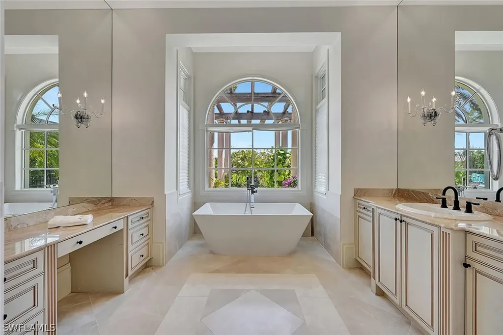 2052 Isla Vista Lane Naples FL 34105