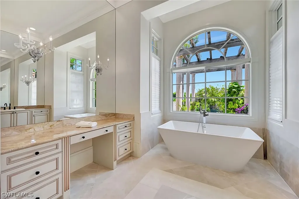 2052 Isla Vista Lane Naples FL 34105