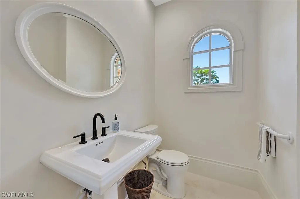 2052 Isla Vista Lane Naples FL 34105