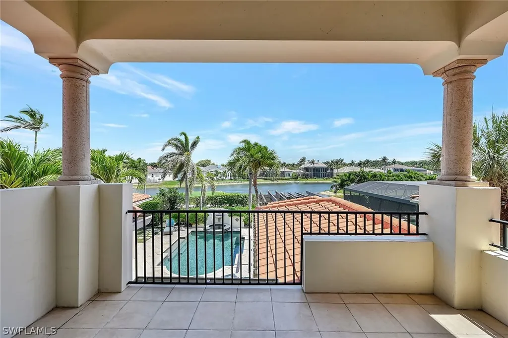 2052 Isla Vista Lane Naples FL 34105