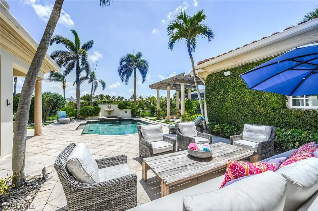 2052 Isla Vista Lane Naples FL 34105