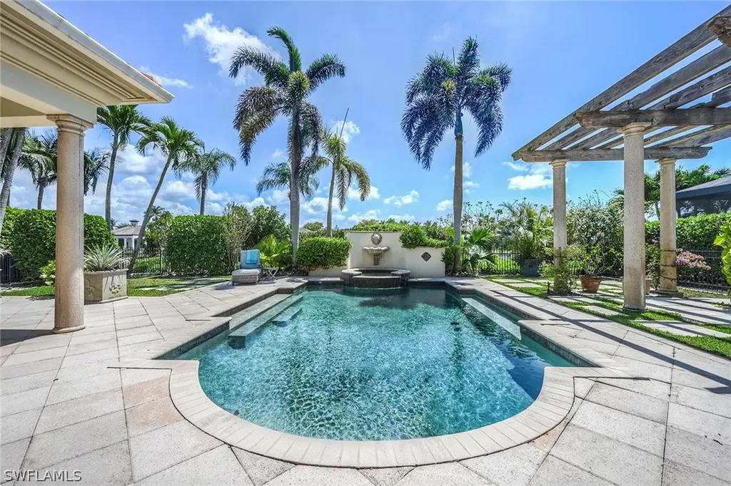 2052 Isla Vista Lane Naples FL 34105