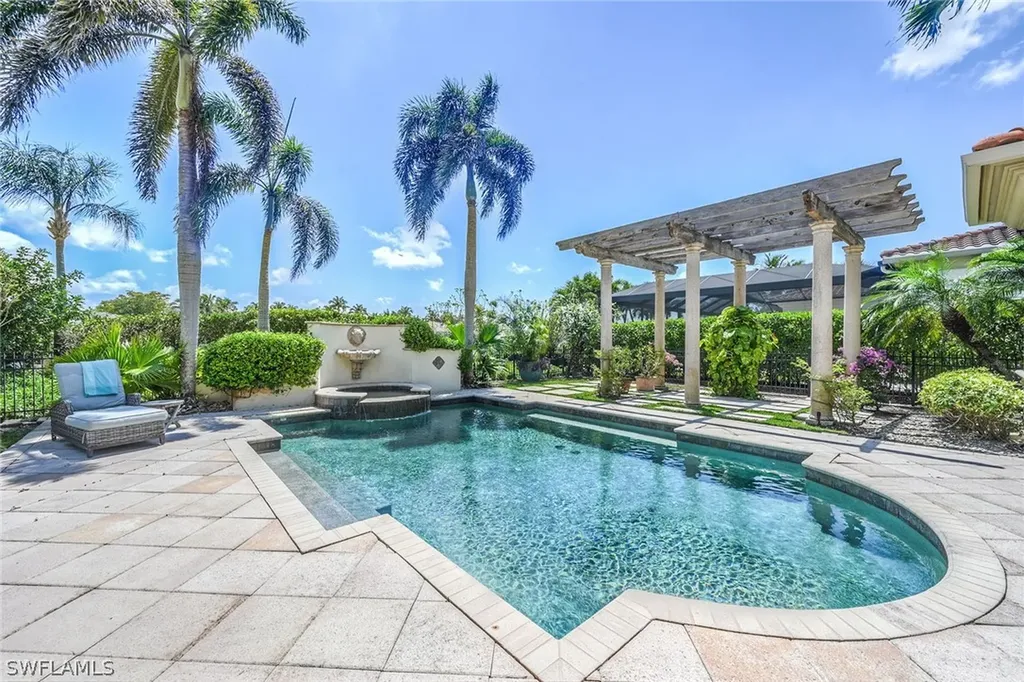 2052 Isla Vista Lane Naples FL 34105