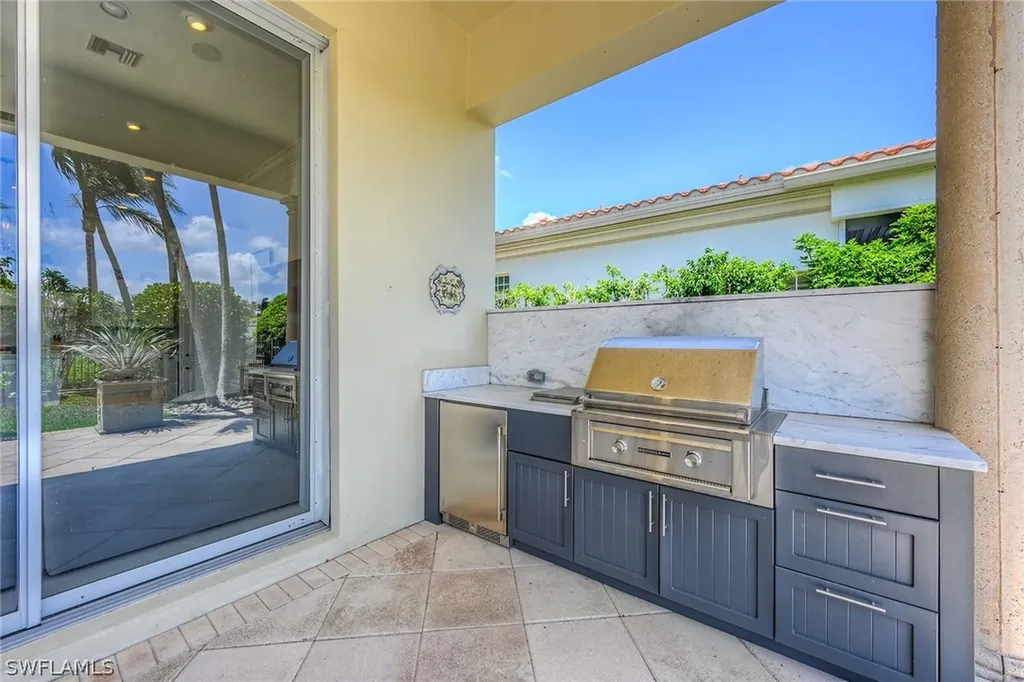 2052 Isla Vista Lane Naples FL 34105