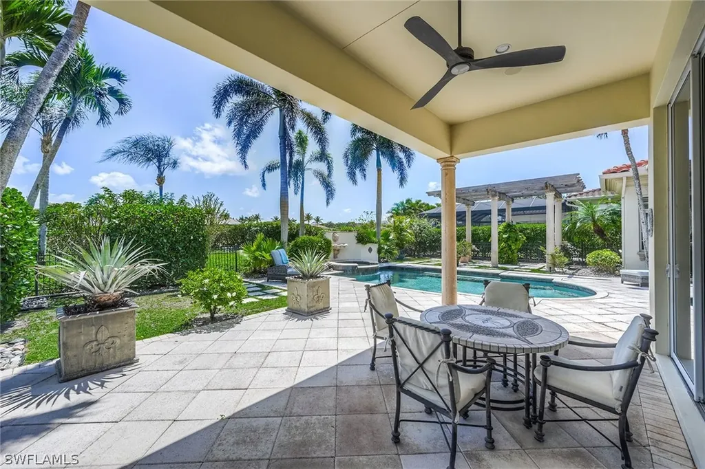 2052 Isla Vista Lane Naples FL 34105