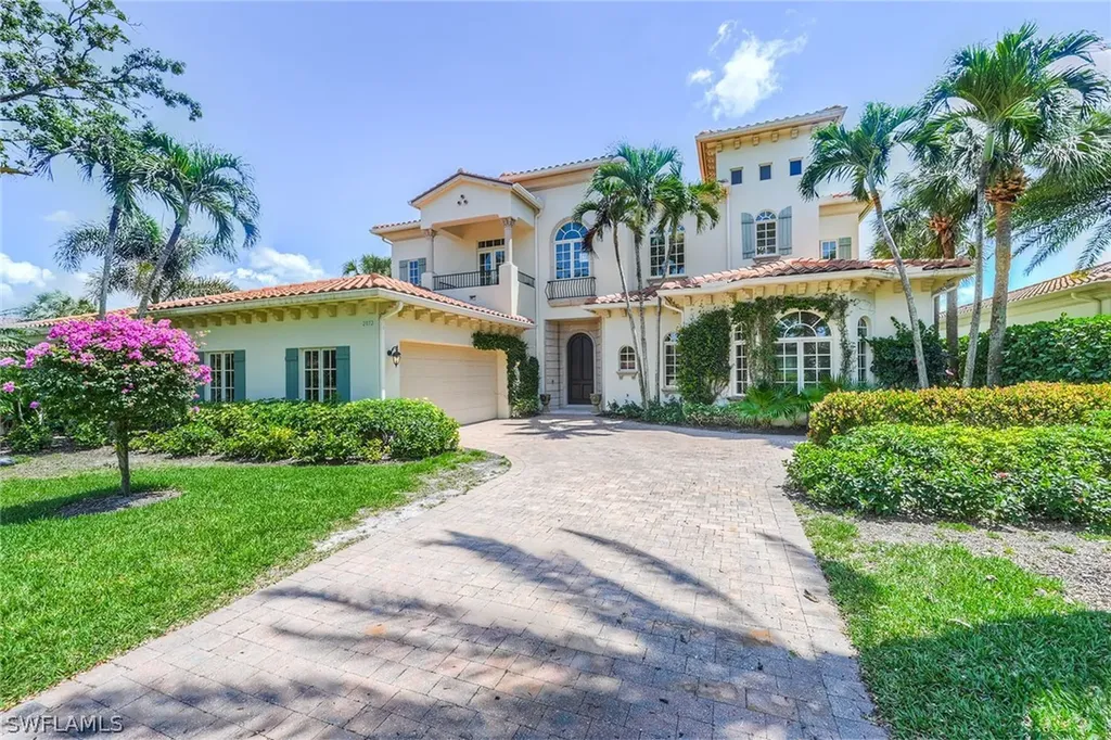 2052 Isla Vista Lane Naples FL 34105