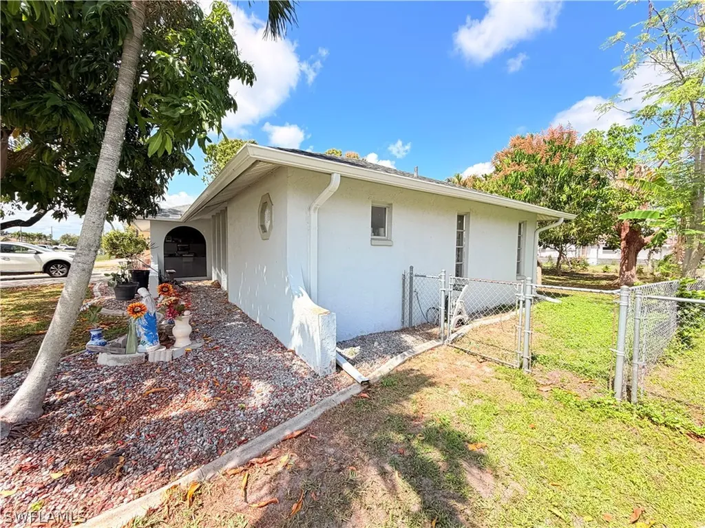 1439 SE 15th Street Cape Coral FL 33990