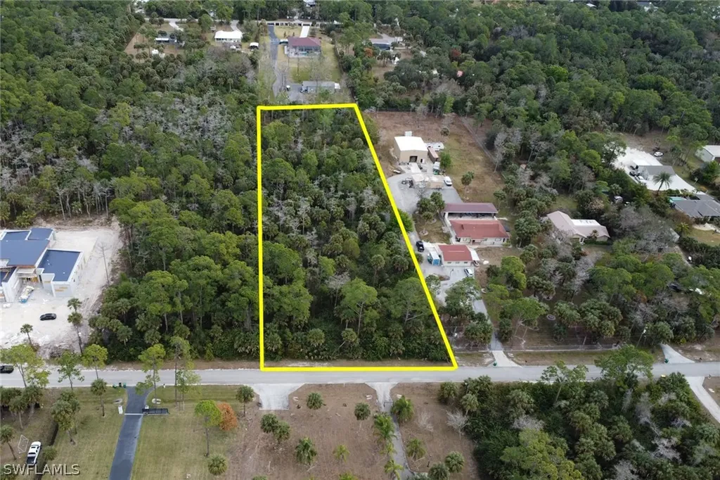 320 3rd Street NW Naples FL 34120