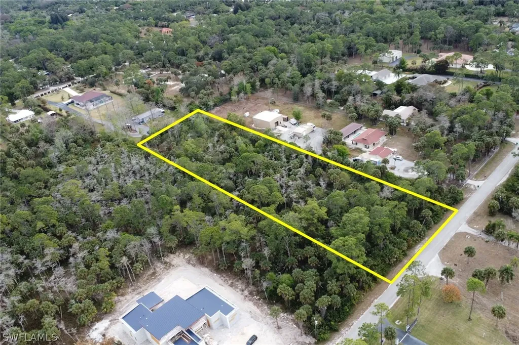 320 3rd Street NW Naples FL 34120