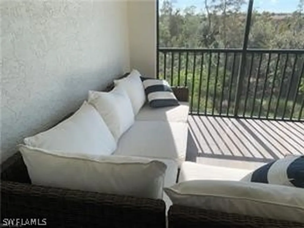 16390 Viansa Way Naples FL 34110