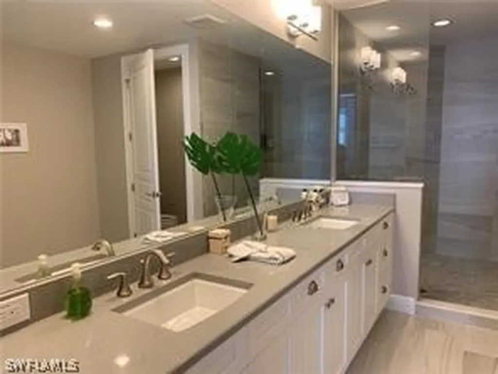 16390 Viansa Way Naples FL 34110