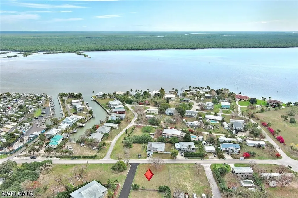 261 Smallwood Drive Chokoloskee FL 34138