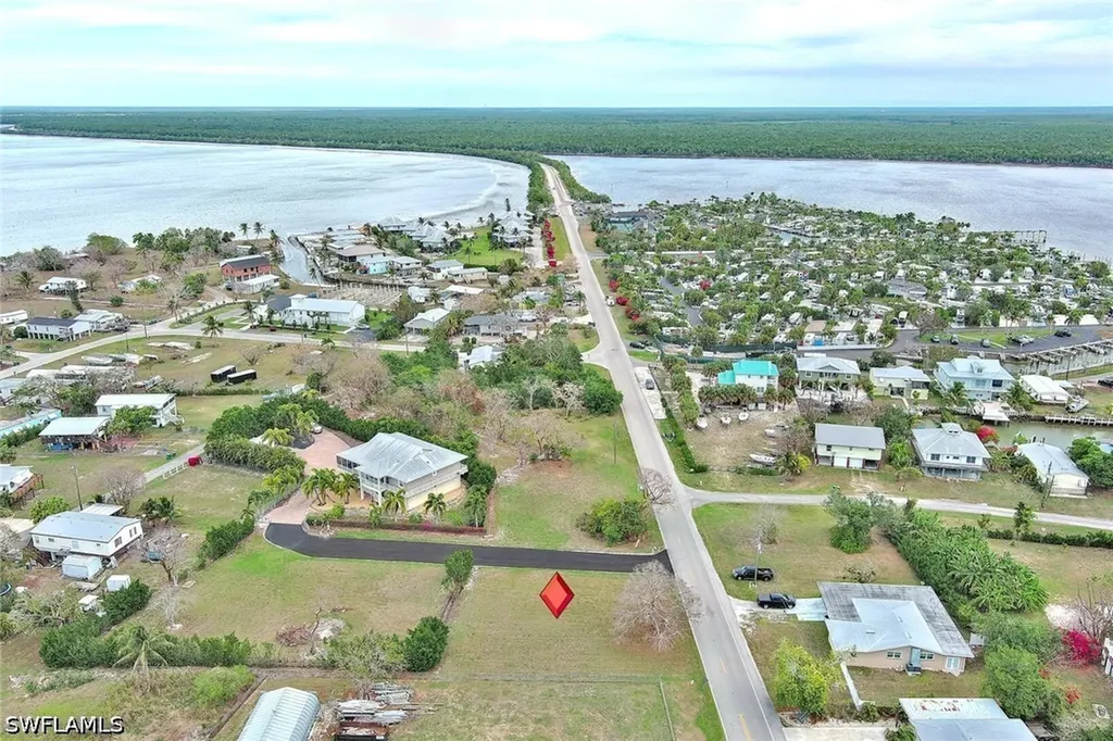 261 Smallwood Drive Chokoloskee FL 34138