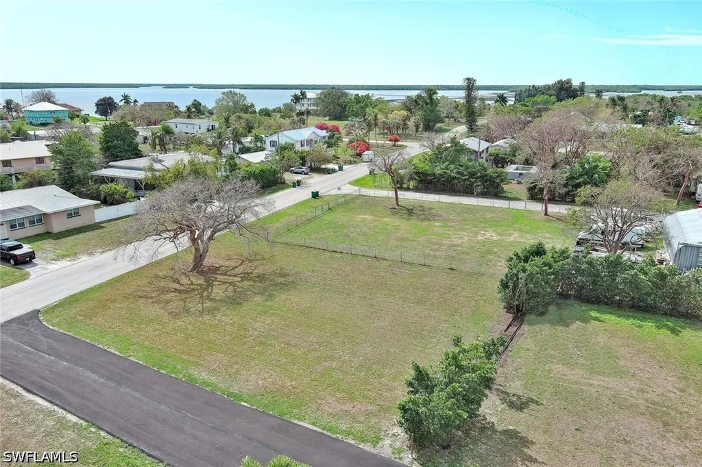 261 Smallwood Drive Chokoloskee FL 34138