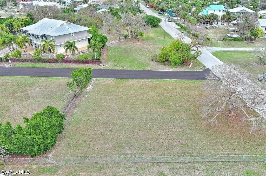 261 Smallwood Drive Chokoloskee FL 34138