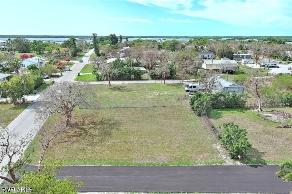 261 Smallwood Drive Chokoloskee FL 34138